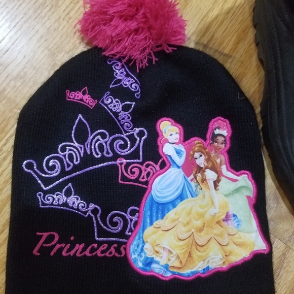 Girls Winter Boots and Disney Princess Hat - Picture 2 of 6